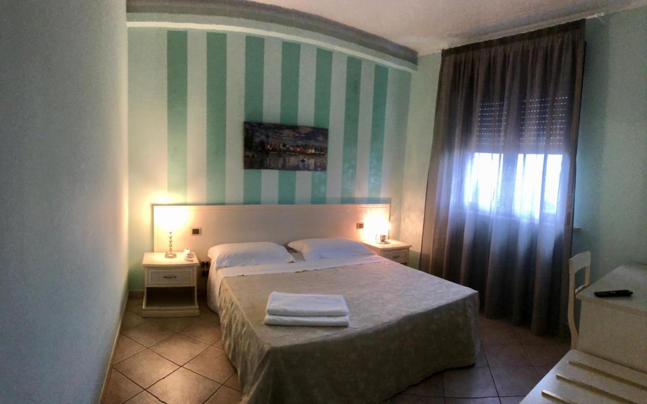 Pensione Degli Ulivi ปอร์โต ซันเตลปีดิโอ ภายนอก รูปภาพ