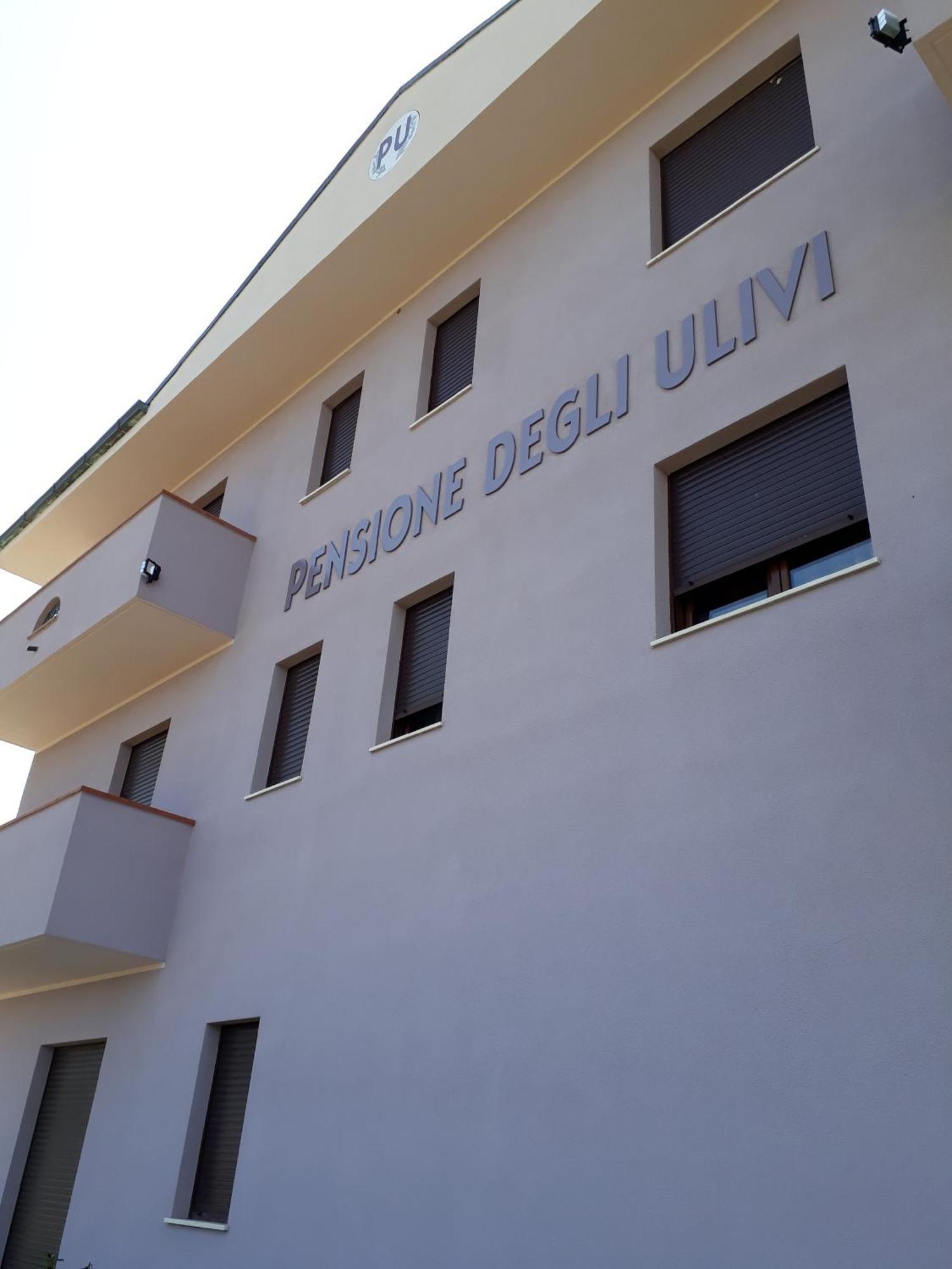 Pensione Degli Ulivi ปอร์โต ซันเตลปีดิโอ ภายนอก รูปภาพ